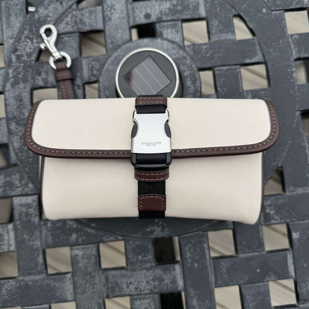 ❤️Coach “Track Pouch” Leather Bag with Clasp